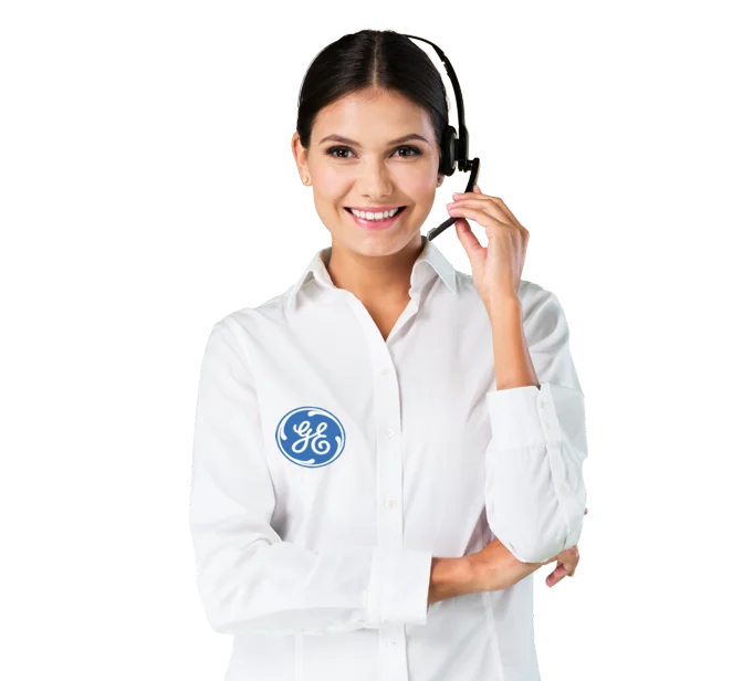 Técnico autorizado General Electric documentando una reparación en Quito